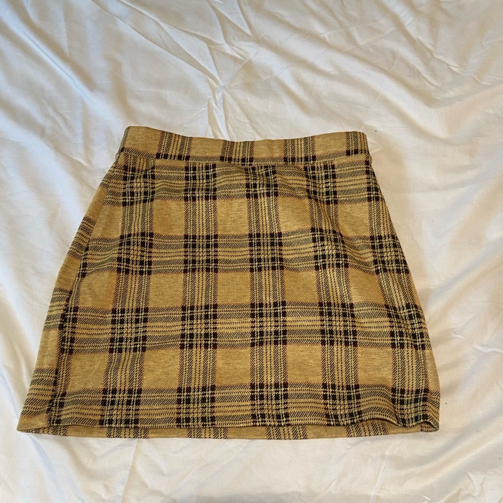 BLACK AND YELLOW PLAID SKIRT